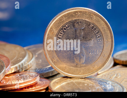 Une pièce en euro de Chypre - dos montrant l 'idole de Pomos', un artefact ancien année 5000 Banque D'Images