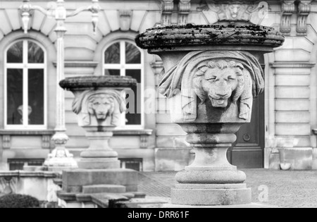 Sculptures en face du Palais Royal de Belgique à Bruxelles Banque D'Images