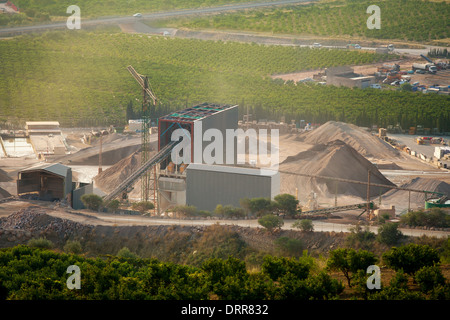 Carrière de concassage arides à Castellon province à Communauté valencienne de l'Espagne Banque D'Images