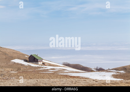 Petite cabane dans les montagnes de Serbie Kopaonik Banque D'Images