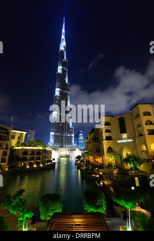 Dubai, Burj Khalifa la nuit. Banque D'Images