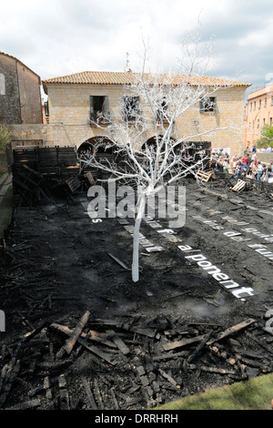 Girona Flower Show - que l'affichage a été incendiée par des pyromanes en 2013 et laissé d'être vu par le public dans le cadre du salon Banque D'Images