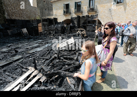 Girona Flower Show - que l'affichage a été incendiée par des pyromanes en 2013 et laissé d'être vu par le public dans le cadre du salon Banque D'Images