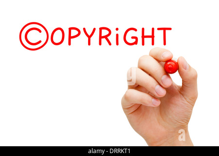 Hand writing Copyright concept avec marqueur rouge sur transparent essuyer. Banque D'Images