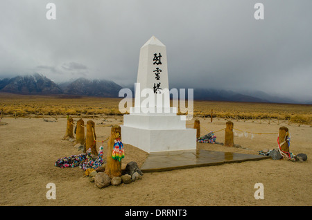 Monument à Manzanar a WW2 camp de prisonniers que tiendra l'ère Américains japonais situé dans une région désertique à distance en Californie Banque D'Images