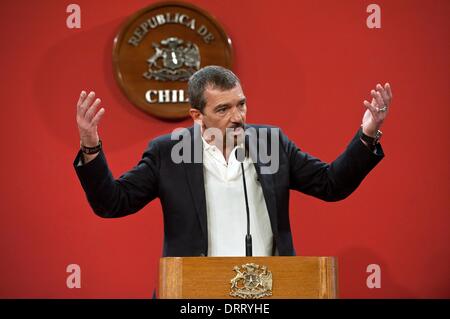 Santiago, Chili. Jan 31, 2014. L'acteur Antonio Banderas, prononce une allocution lors d'une visite au Palais de la Moneda, à Santiago, capitale du Chili, le 31 janvier 2014. Les acteurs du film 'Le 33', est arrivé au Chili pour commencer le tournage du film qui vous montrera le sauvetage des mineurs piégés dans la mine de San Jose. Le tournage aura lieu à Santiago et de Tierra Amarilla, dans la région d'Atacama, au nord du pays, à partir de 4 février. Credit : Jorge Villegas/Xinhua/Alamy Live News Banque D'Images