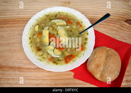 Soupe traditionnelle polonaise bortsch blanc Banque D'Images