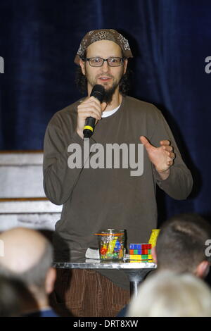 Dublin, Irlande. 1er février 2014. Le conférencier Shane Claiborne, le fondateur de la communauté de façon simple à Philadelphie, adresses le Rubicon 2014 Conférence. La conférence annuelle de Rubicon, une sainte Trinité (Église d'Irlande), Rathmines, l'initiative, est une conférence annuelle qui rassemble les gens de débattre et collaborer pour trouver de nouvelles façons d'engager sa foi dans toutes les sphères d'influence. Il est adressé par les dirigeants de l'église locale, sociale et les militants chrétiens ainsi que les gens d'affaires et des médias différents. Crédit : Michael Debets/Alamy Live News Banque D'Images