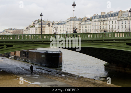 Pont Notre Dame, arch pont sur la Seine à Paris dans l'île de la Cité, France. Banque D'Images