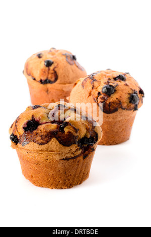 Du pain et de la boulangerie : groupe de cassis frais muffins, isolé sur fond blanc Banque D'Images