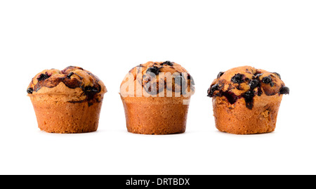 Du pain et de la boulangerie : groupe de cassis frais muffins, isolé sur fond blanc Banque D'Images