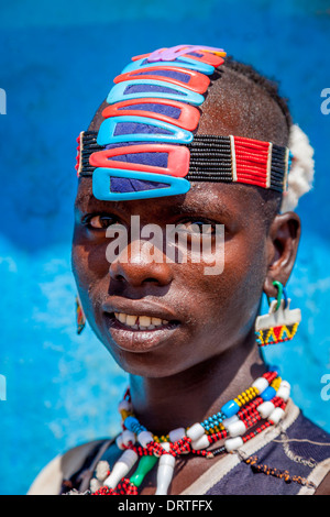 Portrait d'un jeune homme de la tribu Banna, Key Afar, vallée de l'Omo, Ethiopie Banque D'Images