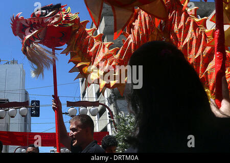 Sao Paulo, Brésil. 1er février, 2014. Les gens prennent part aux célébrations du Nouvel An lunaire chinois, au district de Liberdade, à Sao Paulo, Brésil, le 1 février 2014. Credit : Rahel Patrasso/Xinhua/Alamy Live News Banque D'Images