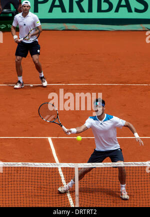 Mar del Plata, Argentine. 1er février, 2014. L'Italie Fabio Fognini (R) et Simone Boleli (L) en concurrence au cours de la match de double contre l'Argentine, Eduardo Schwank et Horacio Zeballos au Groupe mondial de la Coupe Davis 2014 1er tour à Patinodromo Lugea Adalberto Municipal de la ville de Mar del Plata, à 404 km de Buenos Aires, capitale de l'Argentine, le 1 er février 2014. Crédit : Martin Zabala/Xinhua/Alamy Live News Banque D'Images