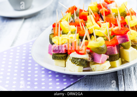 Mini sandwiches sur les cure-dents en entrée Banque D'Images