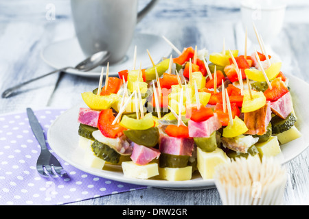 Mini sandwiches sur les cure-dents en entrée Banque D'Images