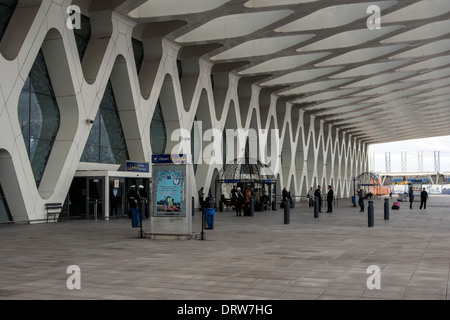 MARRAKECH, MAROC - 20 JANVIER 2014 : façade du bâtiment du terminal 1 de l'aéroport de Marrakech (Marrakech) Banque D'Images