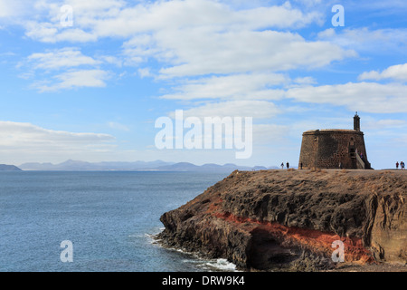 Castillo de Las Coloradas watchtower fort de se défendre contre les pirates. Punta del Aquila, Marina Rubicon, Playa Blanca, Lanzarote Banque D'Images