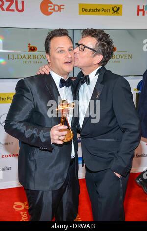 Guido Maria Kretschmer gagnant et amis Frank Mutters au 49.Goldene Kamera 2014 Hangar à l'Aéroport de Tempelhof à Berlin, Allemagne, le 01. Février 2014. Banque D'Images