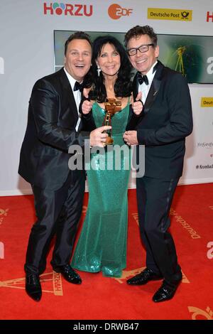 Guido Maria Kretschmer gagnant Dunja Raiter et amis Frank Mutters au 49.Goldene Kamera 2014 Hangar à l'Aéroport de Tempelhof à Berlin, Allemagne, le 01. Février 2014. Banque D'Images