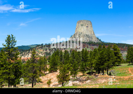 Devils Tower National Monument à partir de la route, Crook Comté, Black Hills, Wyoming, USA Banque D'Images