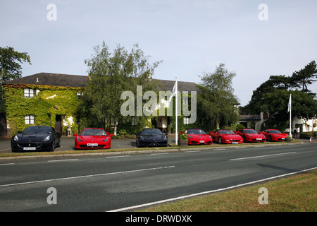 Noir & Rouge FERRARI À GROES INN TYN Y GROES CONWY WALES 28 Juillet 2013 Banque D'Images