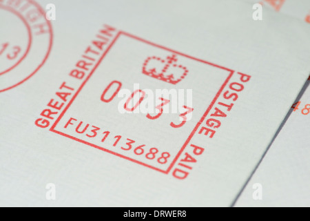 Timbre affranchi sur coin de l'enveloppe. Banque D'Images
