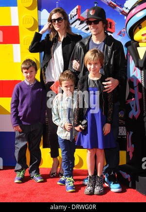 Westwood, Californie, USA. 1er février, 2014. Mark Wahlberg, Rhea Durham, Ella Wahlberg, Michael Wahlberg & Brendan Wahlberg arrive pour la première du film 'Le film Lego' au Village Théâtre. Credit : Lisa O'Connor/ZUMAPRESS.com/Alamy Live News Banque D'Images