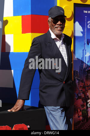 Westwood, Californie, USA. 1er février, 2014. Morgan Freeman arrive pour la première du film 'Le film Lego' au Village Théâtre. Credit : Lisa O'Connor/ZUMAPRESS.com/Alamy Live News Banque D'Images