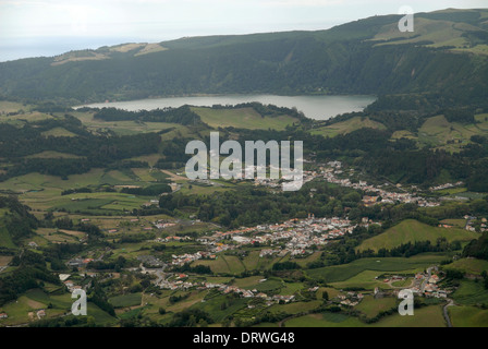 Furnas et Lagoa das Furnas, l'île de São Miguel, Açores, Portugal Banque D'Images