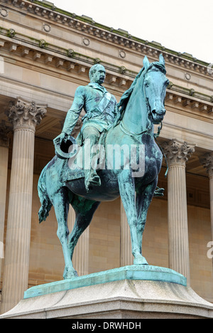 Statue de Prince Albert à l'extérieur de St Georges Hall à Liverpool, Royaume-Uni Banque D'Images