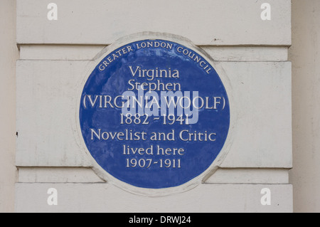 Blue plaque of Virginia Woolf, Fitzroy Square, Londres Angleterre Royaume-Uni Banque D'Images