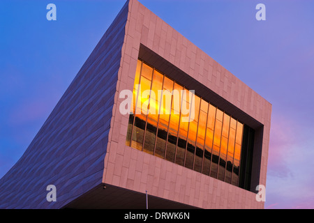 Le nouveau Musée de Liverpool Liverpool Angleterre au coucher du soleil Banque D'Images