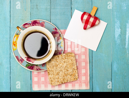 Café Turc frais et de riz galette avec une note Banque D'Images