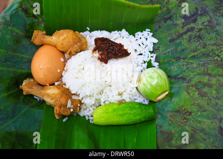 Le riz enveloppé dans des feuilles de lotus, le style Thai Food Banque D'Images