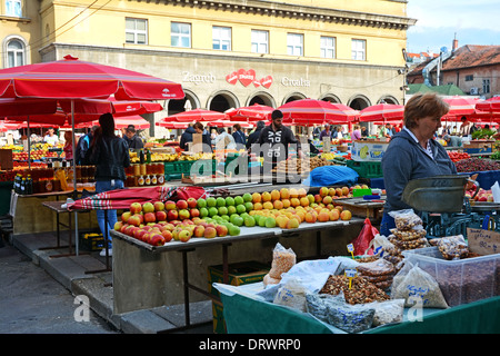 Zagreb, marché agricole de la vieille ville, CROATIE Banque D'Images