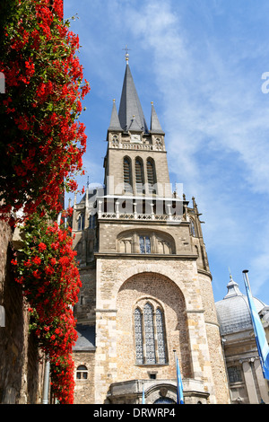 La Cathédrale aussi connu sous le nom de cathédrale impériale ou Royale Église de Sainte Marie à Aix-la-Chapelle, Allemagne Banque D'Images