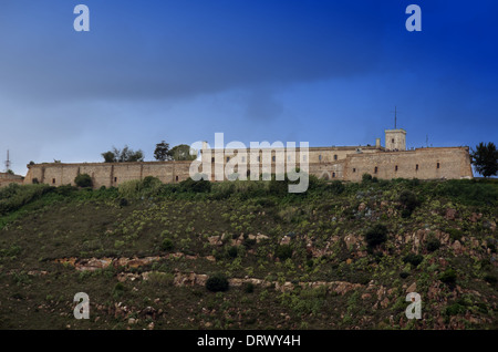 Château sur la montagne à Barcelone Banque D'Images