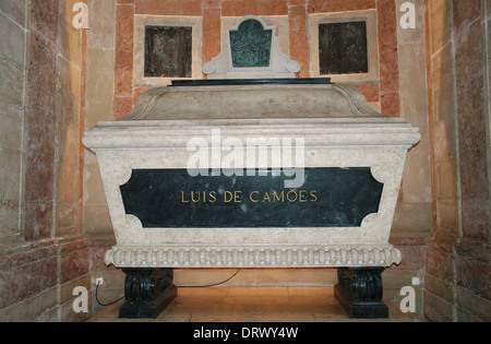 Le Portugal. Lisbonne. Eglise de Santa Engracia. Panthéon national. Tombe de Luis de Camoes (1524-1580). Poète portugais. Banque D'Images