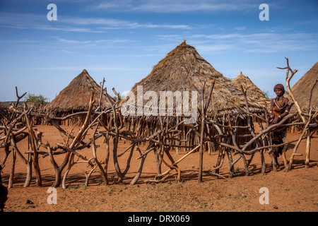 Une Hamer Village tribal près de Turmi, vallée de l'Omo, Ethiopie Banque D'Images