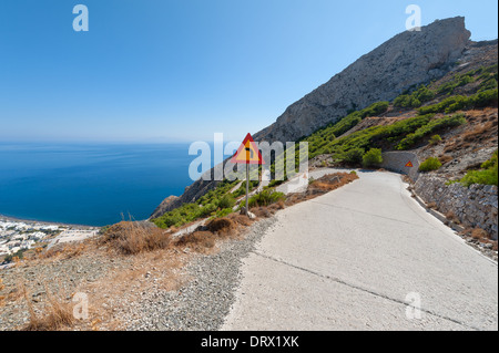 Courbe en épingle road à Santorini Grèce Banque D'Images