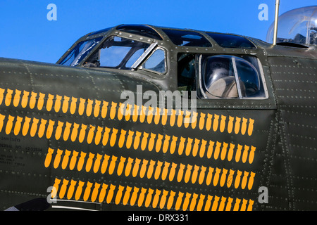 Sous le poste de pilotage Mission tags fenêtre d'un WW2 B24 avion bombardier Liberator Banque D'Images