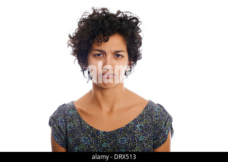 Portrait of Hispanic woman looking at camera contrariée et triste. Isolé sur fond blanc Banque D'Images