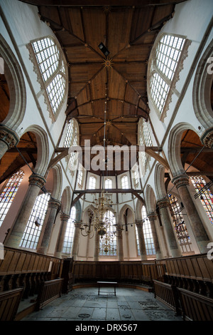 Intérieur de l'ancienne église (néerlandais : Oude Kerk) à Amsterdam, Hollande, Pays-Bas, la plus ancienne église de la ville. Banque D'Images