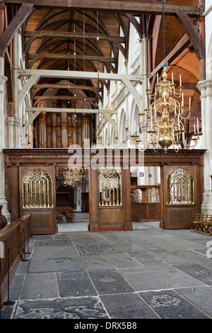 Intérieur de l'ancienne église (néerlandais : Oude Kerk) à Amsterdam, en Hollande, aux Pays-Bas. Banque D'Images