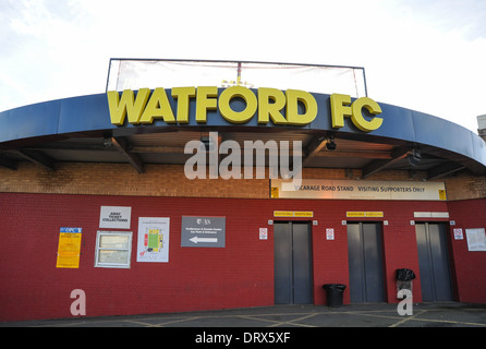 Le Club de Football de Watford et de masse à Vicarage Road stadium Banque D'Images