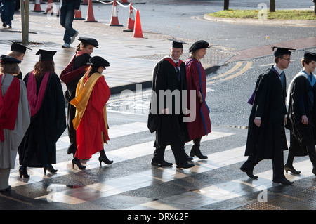 La procession d'universitaires, des diplômes de l'Université de Warwick, Royaume-Uni Banque D'Images