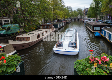 Les bateaux traditionnels à Amsterdam, Pays-Bas Banque D'Images