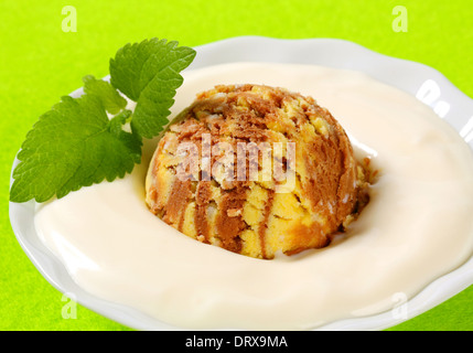 Pudding vanille et boule de glace Banque D'Images