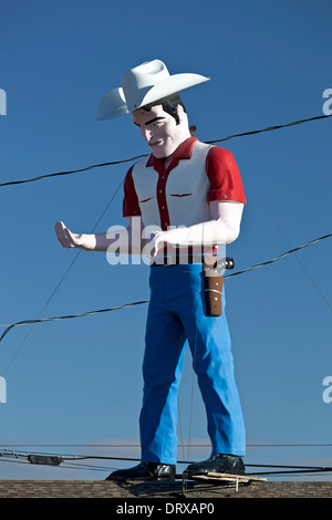 'Dude' homme/homme silencieux, situé à John's Used Cars, Gallup, Nouveau Mexique, USA Banque D'Images